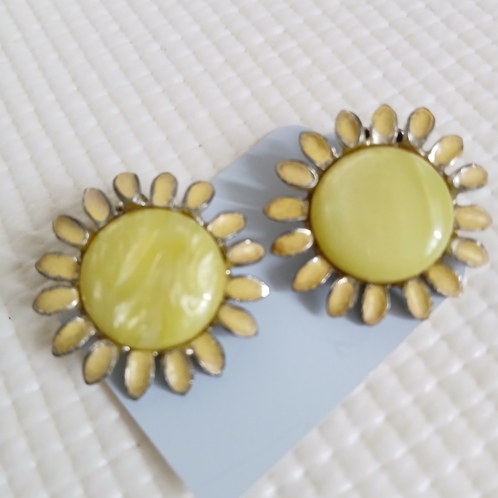 Vintage Yellow Flower Bead Enamel Clip Earrings, 1 1/8", mint, rare